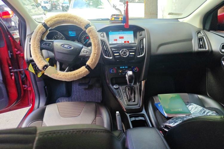 Used Ford Focus 2017 Sedan 1.6L Automatic Fashion Edition Smart Drive Version Center Console