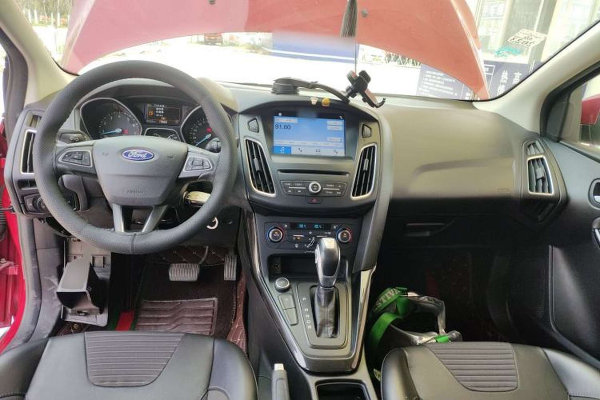 Used Ford Focus 2017 Sedan EcoBoost 180 Automatic Elite Model Center Console