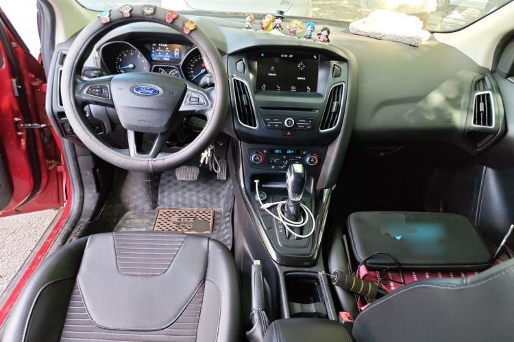 Used Ford Focus 2017 Hatchback EcoBoost 180 Automatic Elite Model Center Console
