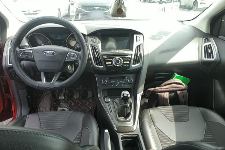 Used Ford Focus 2017 Hatchback 1.6L Manual Fashion Edition SmartDrive Version Center Console