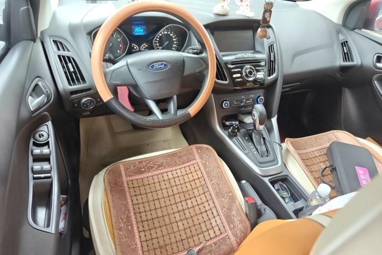 Used Ford Focus 2017 Hatchback 1.6L Automatic Comfort Plus SmartDrive Edition Center Console