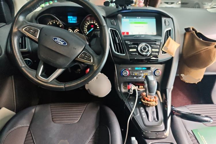 Used Ford Focus 2017 Hatchback EcoBoost 125 Automatic - Ultra-Powerful Style Edition with Smart Drive Features Center Console