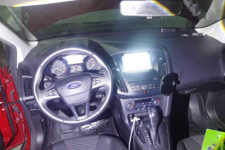 Used Ford Focus 2017 Sedan EcoBoost 180 Automatic Elite Model Center Console