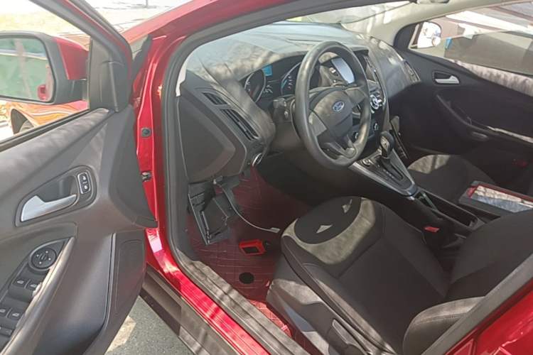 Used Ford Focus 2017 Hatchback 1.6L Automatic Comfort Plus SmartDrive Edition Driver Seat