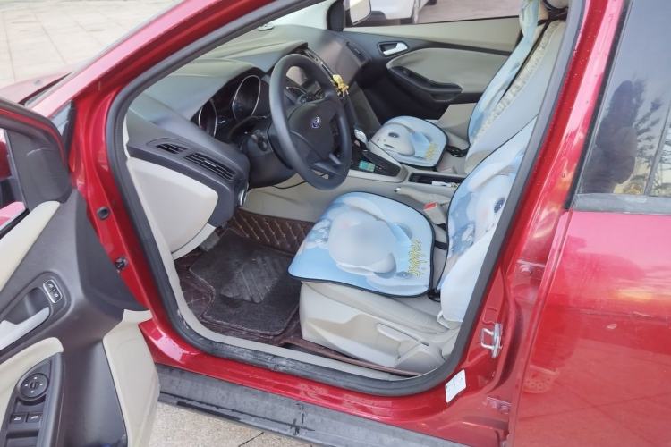 Used Ford Focus 2017 Sedan 1.6L Automatic Comfort Plus SmartDrive Edition Driver Seat