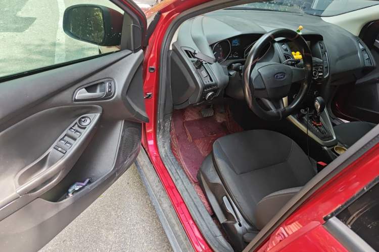 Used Ford Focus 2017 Hatchback 1.6L Automatic Comfort Plus SmartDrive Edition Driver Seat