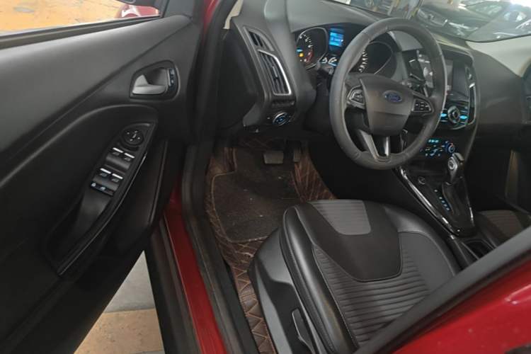 Used Ford Focus 2017 Sedan 1.6L Automatic Fashion Edition Smart Drive Version Driver Seat