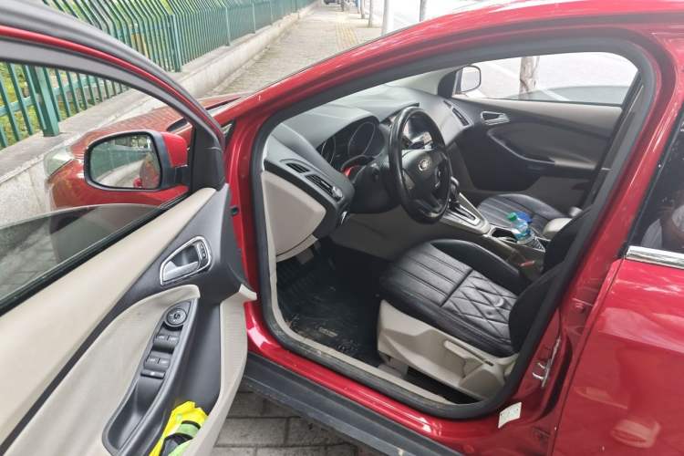 Used Ford Focus 2017 Sedan 1.6L Automatic Comfort Plus SmartDrive Edition Driver Seat