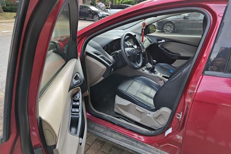 Used Ford Focus 2017 Sedan 1.6L Manual Comfort Plus SmartDrive Edition Driver Seat