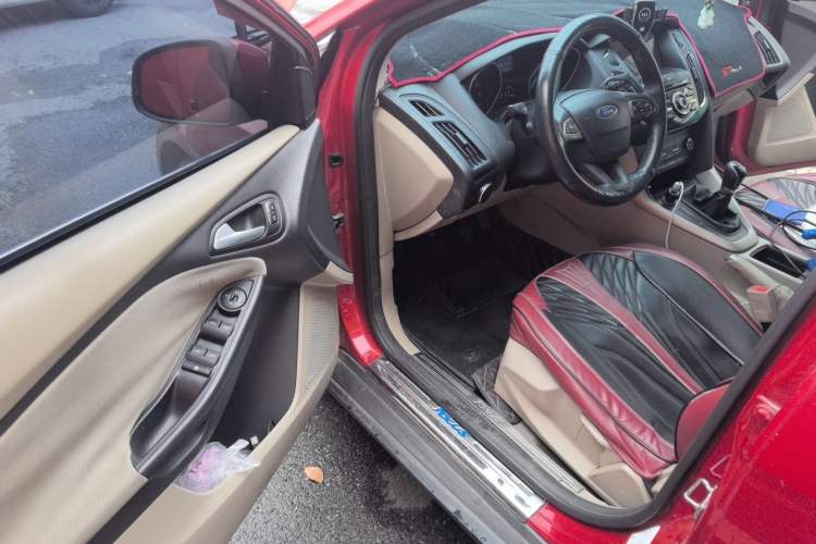 Used Ford Focus 2017 Sedan 1.6L Manual Comfort Plus SmartDrive Edition Driver Seat