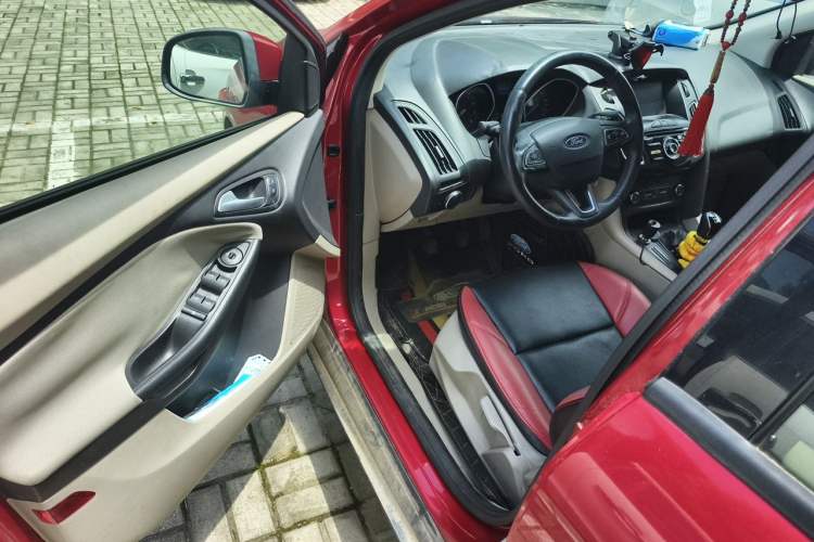Used Ford Focus 2017 Sedan 1.6L Manual Comfort Plus SmartDrive Edition Driver Seat
