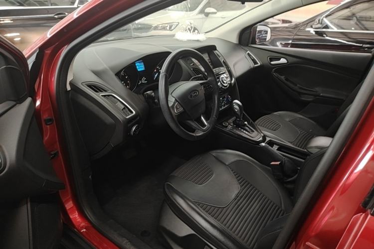 Used Ford Focus 2017 Hatchback EcoBoost 125 Automatic - Ultra-Powerful Style Edition with Smart Drive Features Driver Seat