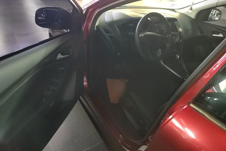 Used Ford Focus 2017 Hatchback 1.6L Automatic Comfort Plus SmartDrive Edition Driver Seat