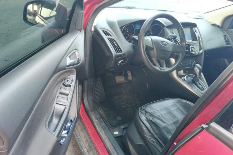 Used Ford Focus 2017 Hatchback 1.6L Automatic Comfort Plus SmartDrive Edition Driver Seat