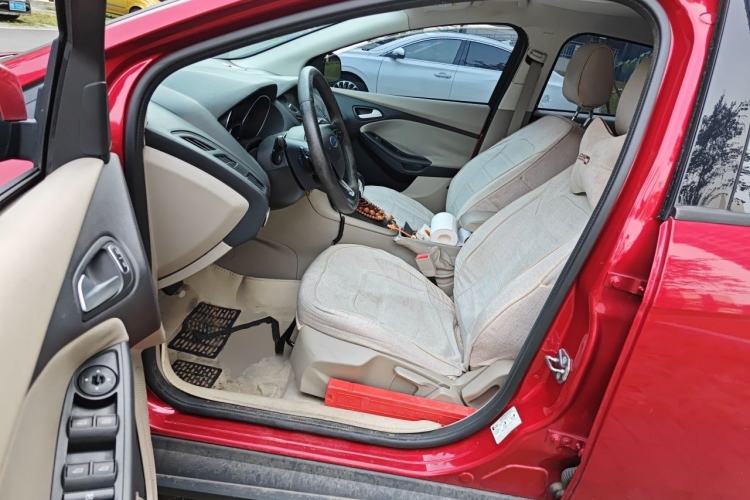 Used Ford Focus 2017 Sedan 1.6L Automatic Comfort Plus SmartDrive Edition Driver Seat