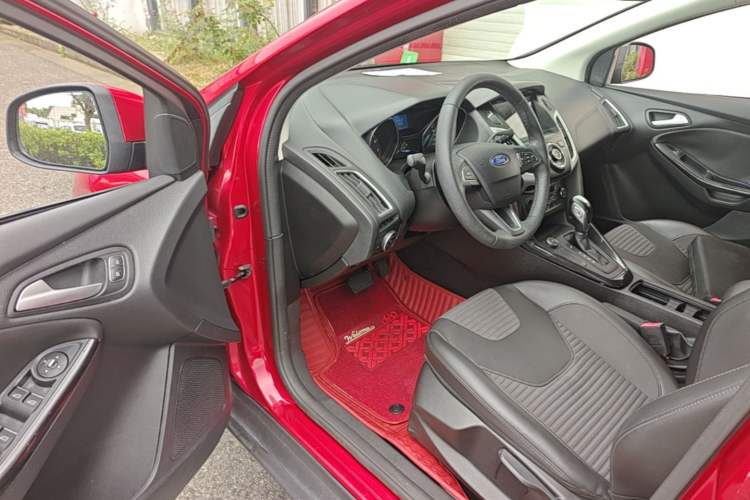Used Ford Focus 2017 Sedan 1.6L Automatic Fashion Edition Smart Drive Version Driver Seat