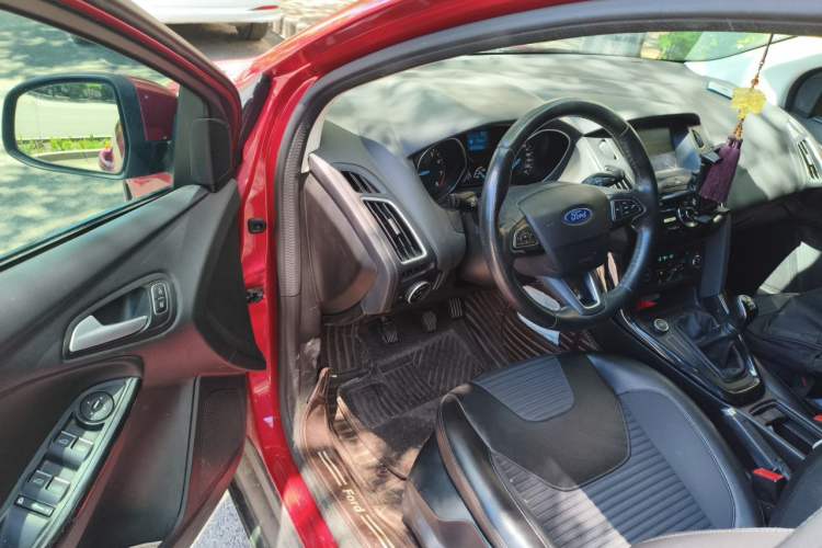 Used Ford Focus 2017 Hatchback 1.6L Manual Fashion Edition SmartDrive Version Driver Seat