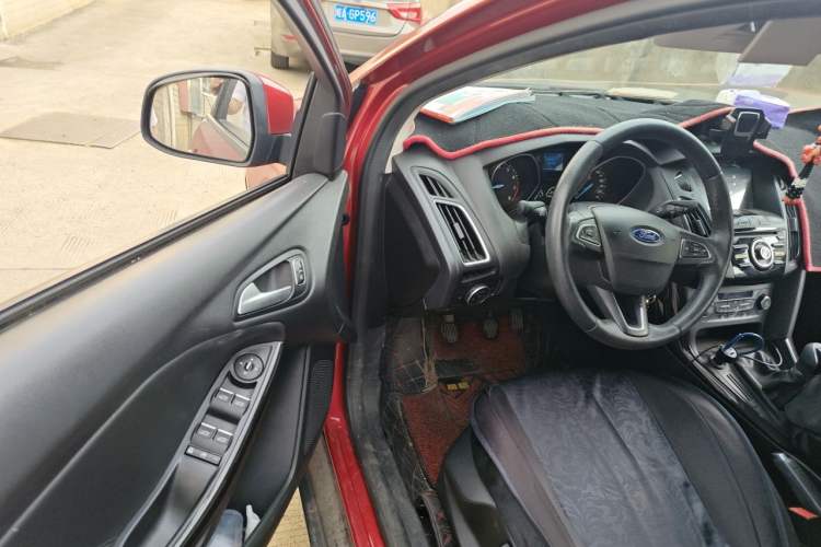 Used Ford Focus 2017 Sedan 1.6L Manual Fashion Edition Smart Drive Version Driver Seat