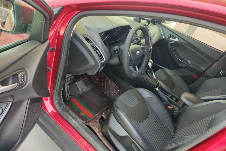 Used Ford Focus 2017 Sedan EcoBoost 180 Automatic Elite Model Driver Seat