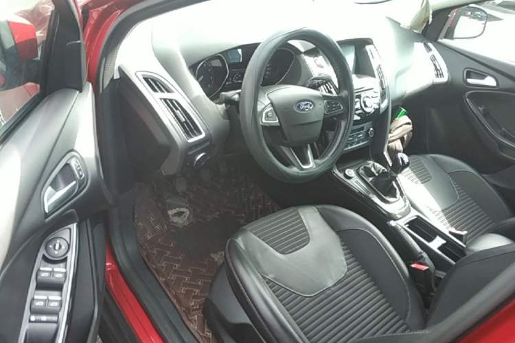 Used Ford Focus 2017 Hatchback 1.6L Manual Fashion Edition SmartDrive Version Driver Seat