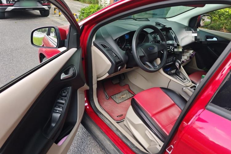 Used Ford Focus 2017 Sedan 1.6L Automatic Comfort Plus SmartDrive Edition Driver Seat