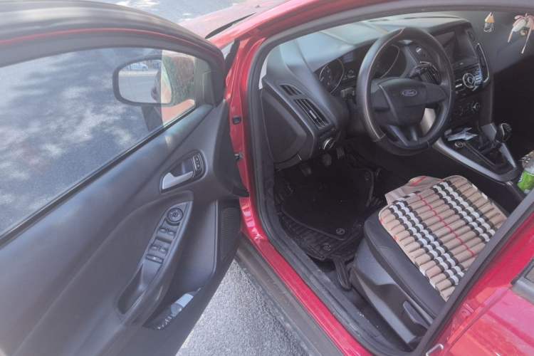 Used Ford Focus 2017 Hatchback 1.6L Manual Comfort Plus SmartDrive Edition Driver Seat