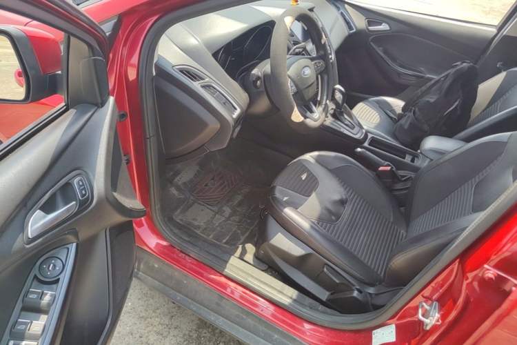 Used Ford Focus 2017 Sedan 1.6L Automatic Fashion Edition Smart Drive Version Driver Seat