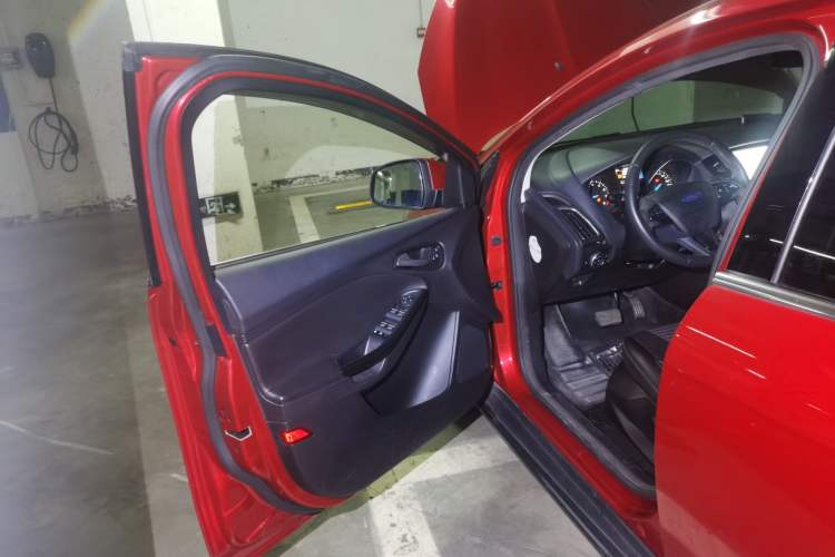 Used Ford Focus 2017 Sedan EcoBoost 180 Automatic Elite Model Driver Seat