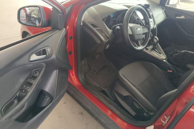 Used Ford Focus 2017 Hatchback 1.6L Automatic Comfort Plus SmartDrive Edition Driver Seat