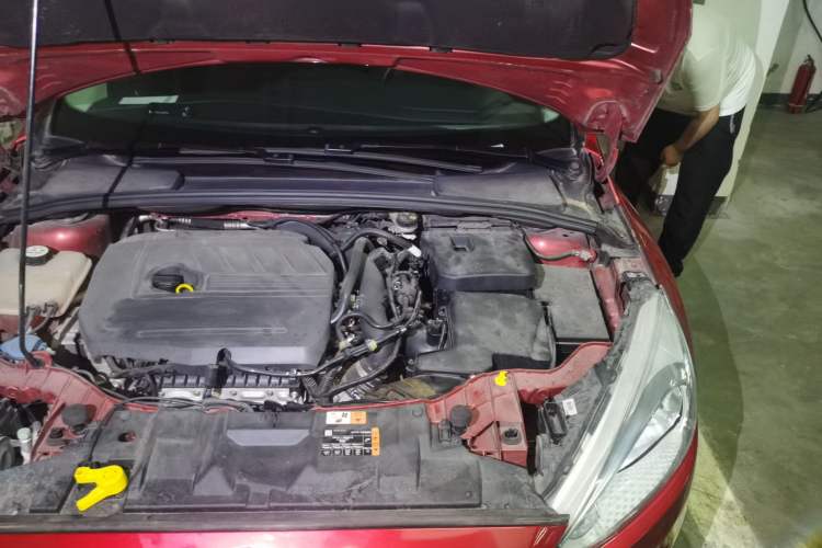Used Ford Focus 2017 Sedan EcoBoost 180 Automatic Elite Model Engine Bay Left