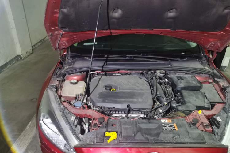 Used Ford Focus 2017 Sedan EcoBoost 180 Automatic Elite Model Engine Bay Right