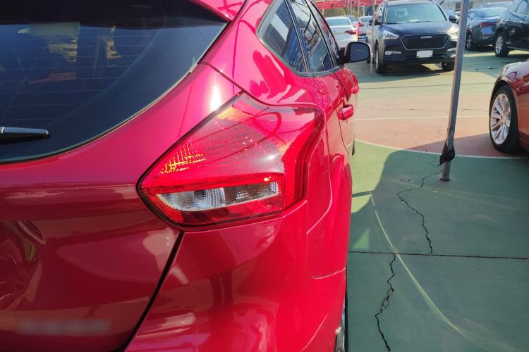 Used Ford Focus 2017 Hatchback 1.6L Automatic Fashion Edition Smart Drive Version Exterior 2