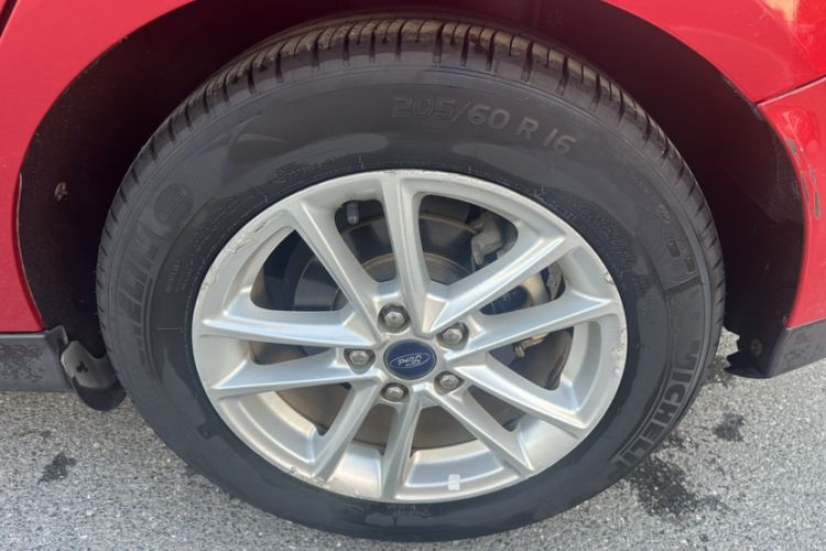 Used Ford Focus 2017 Hatchback 1.6L Manual Fashion Edition SmartDrive Version Exterior 2