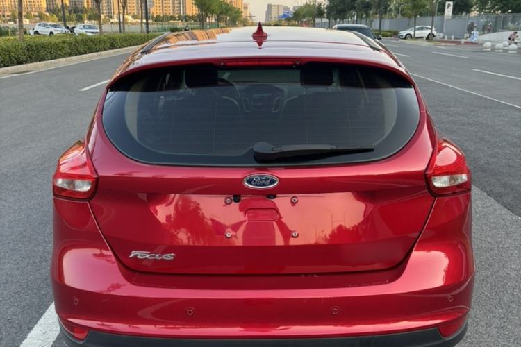 Used Ford Focus 2017 Hatchback 1.6L Automatic Fashion Edition Smart Drive Version Exterior 3