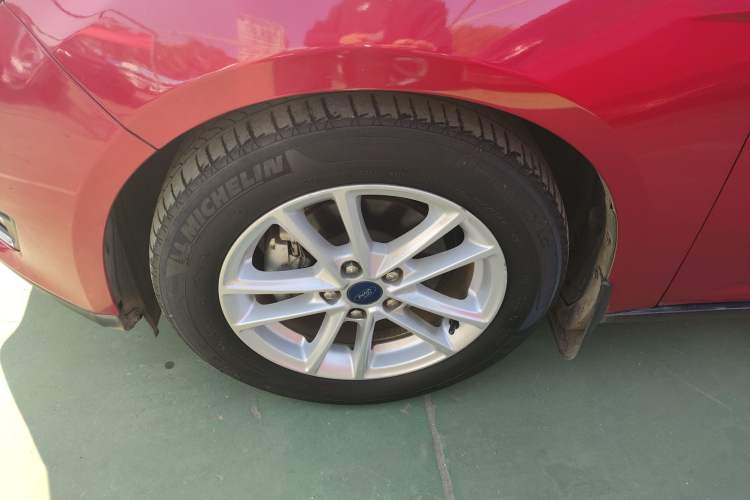 Used Ford Focus 2017 Hatchback 1.6L Automatic Fashion Edition Smart Drive Version Exterior 3