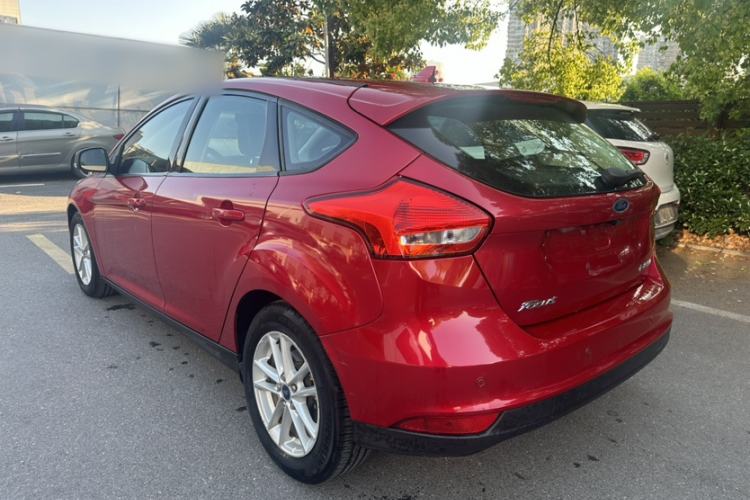 Used Ford Focus 2017 Hatchback 1.6L Manual Fashion Edition SmartDrive Version Exterior 3