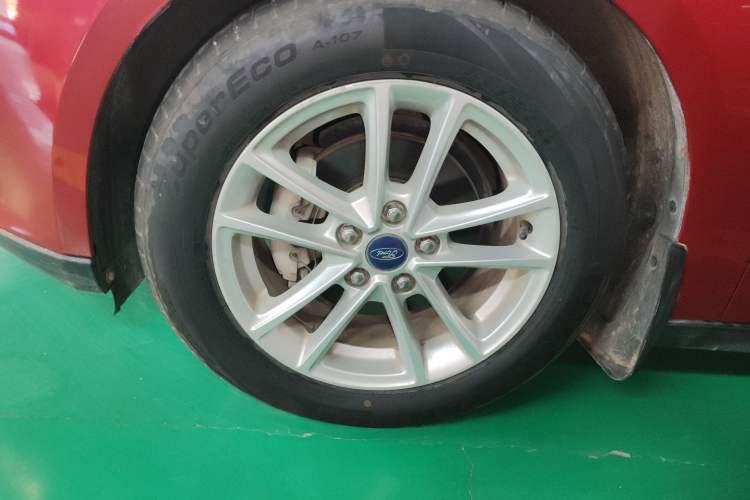 Used Ford Focus 2017 Hatchback 1.6L Automatic Fashion Edition Smart Drive Version Exterior 3