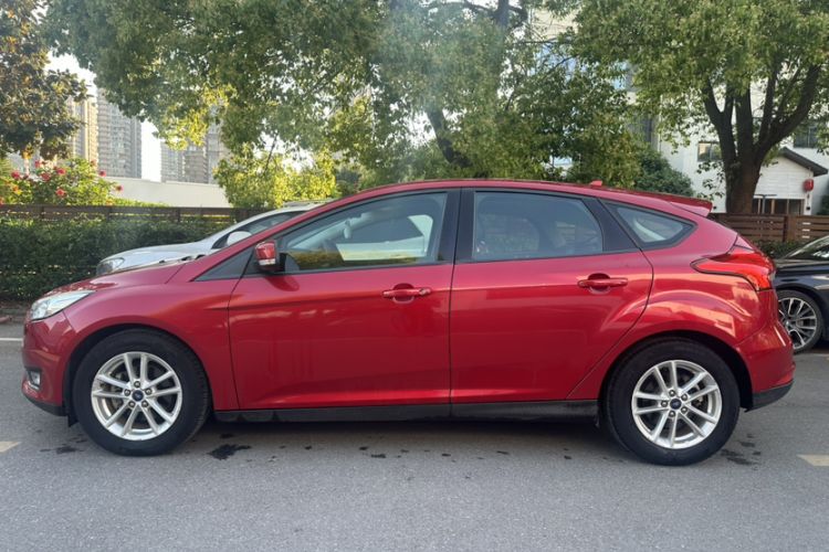Used Ford Focus 2017 Hatchback 1.6L Manual Fashion Edition SmartDrive Version Exterior 4