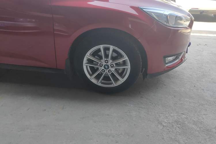 Used Ford Focus 2017 Sedan EcoBoost 125 Manual – Ultra-Style Edition with SmartDrive Features Exterior 7
