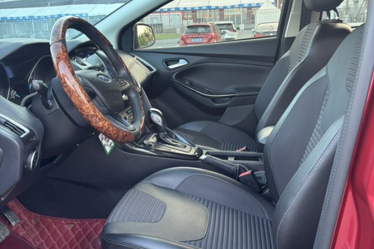 Used Ford Focus 2017 Hatchback 1.6L Automatic Fashion Edition Smart Drive Version Exterior 8