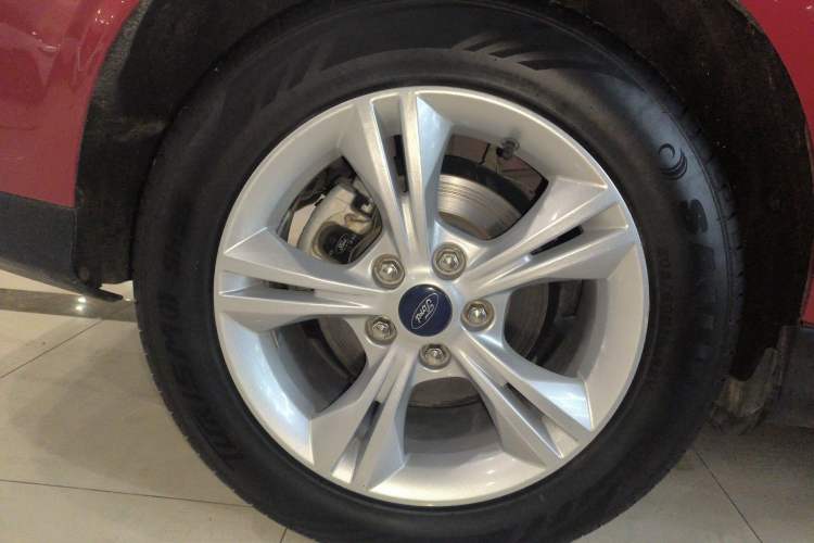 Used Ford Focus 2017 Sedan 1.6L Automatic Comfort Plus SmartDrive Edition Exterior 8