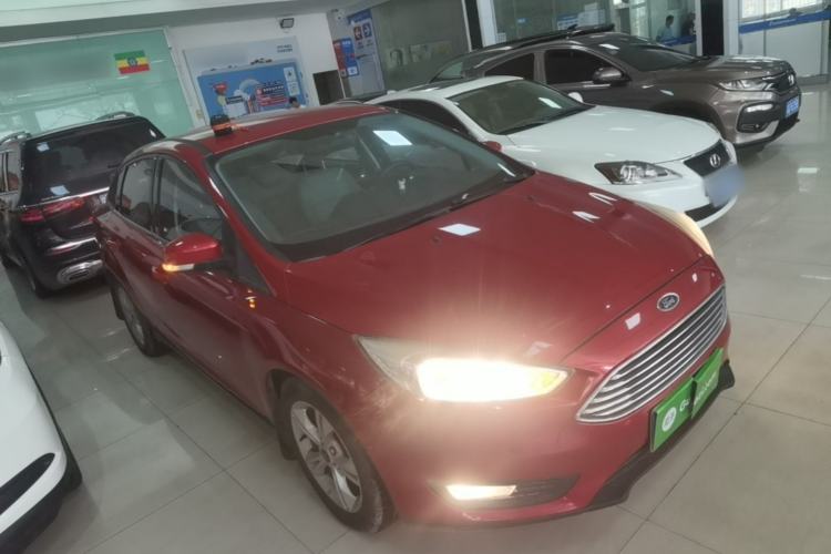 Used Ford Focus 2017 Sedan 1.6L Automatic Comfort Plus SmartDrive Edition Front Right 45 Deg