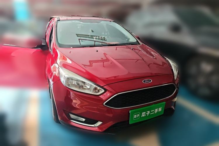 Used Ford Focus 2017 Hatchback EcoBoost 125 Automatic - Ultra-Powerful Style Edition with Smart Drive Features Front Right 45 Deg
