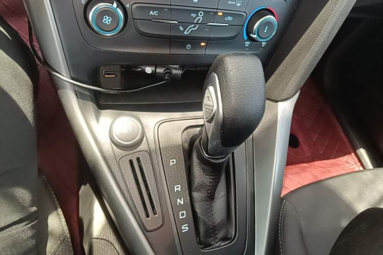 Used Ford Focus 2017 Hatchback 1.6L Automatic Comfort Plus SmartDrive Edition Gear Lever