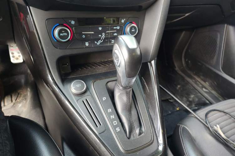 Used Ford Focus 2017 Sedan 1.6L Automatic Fashion Edition Smart Drive Version Gear Lever