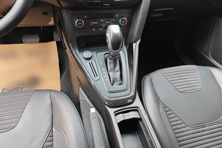 Used Ford Focus 2017 Sedan 1.6L Automatic Fashion Edition Smart Drive Version Gear Lever