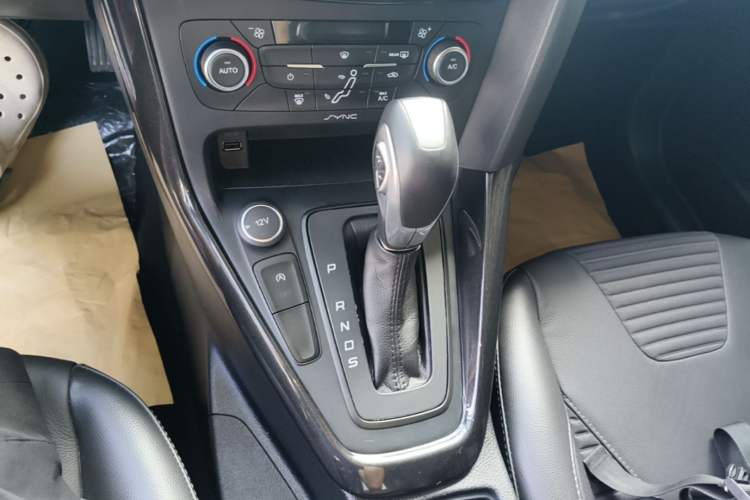 Used Ford Focus 2017 Sedan EcoBoost 180 Automatic Elite Model Gear Lever