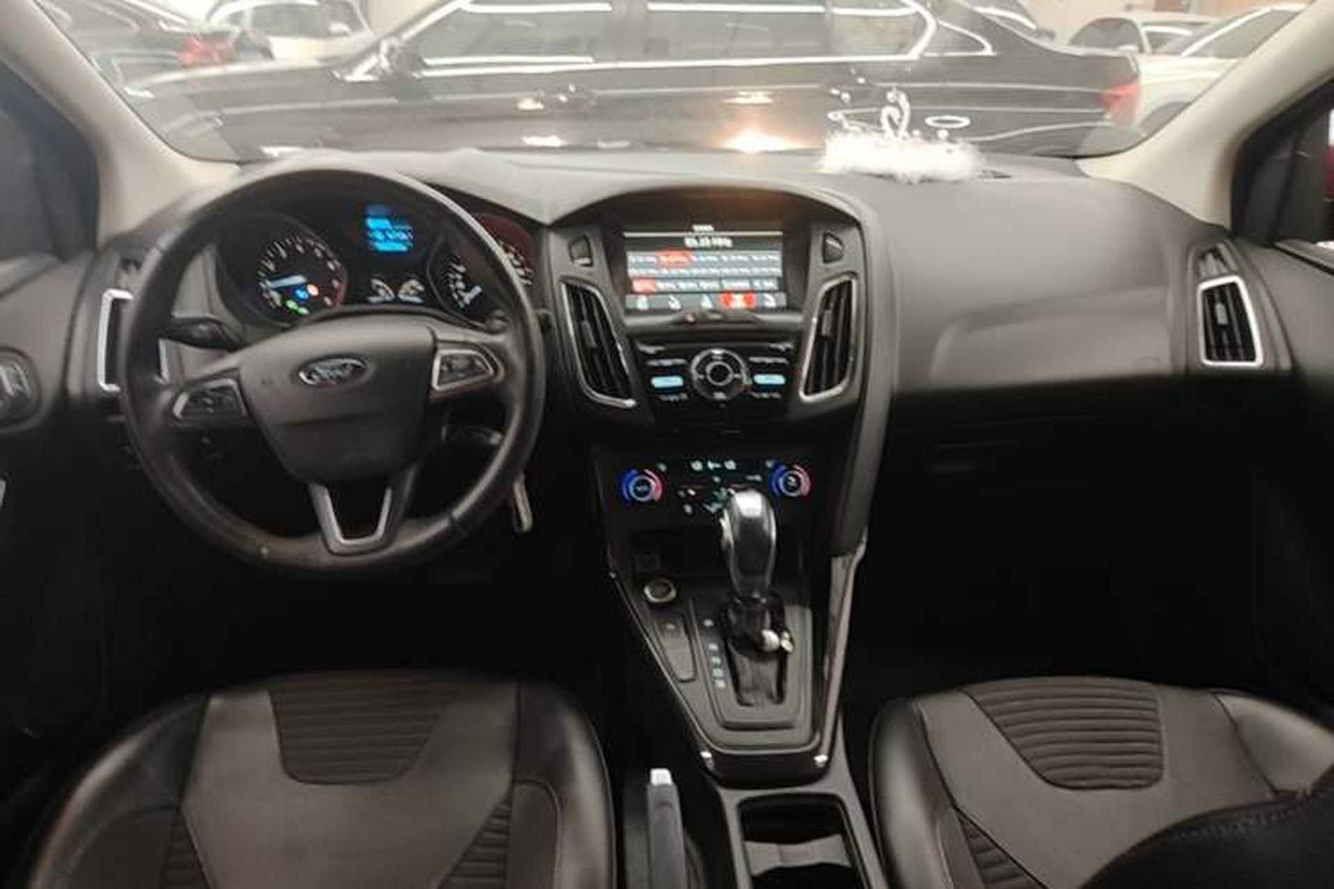 Used Ford Focus 2017 Hatchback EcoBoost 125 Automatic - Ultra-Powerful Style Edition with Smart Drive Features Gear Lever