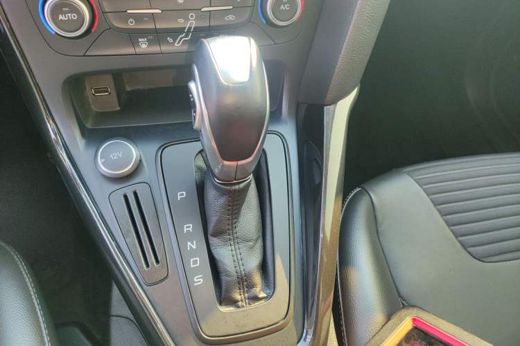 Used Ford Focus 2017 Hatchback 1.6L Automatic Fashion Edition Smart Drive Version Gear Lever