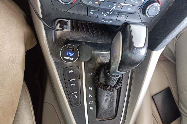 Used Ford Focus 2017 Sedan EcoBoost 180 Automatic Flagship Model Gear Lever